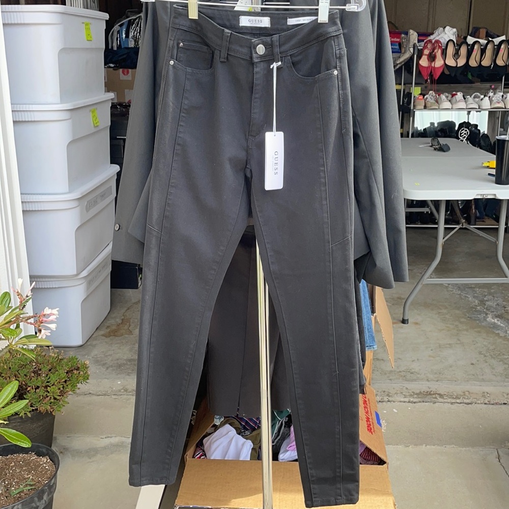 NWT Guess 1981 Skinny Jeans